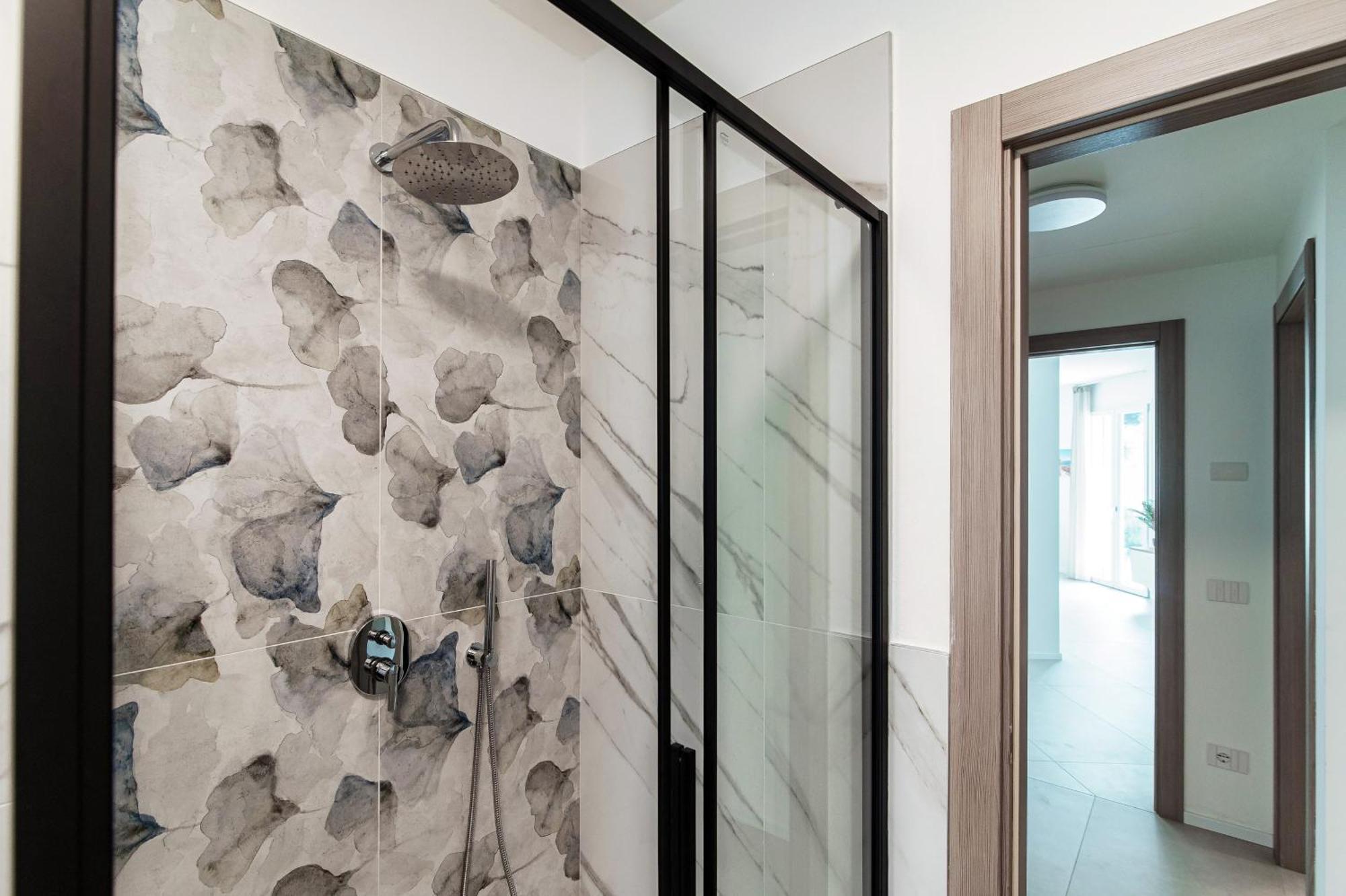 Lario Suite Apartments By Quokka 360 - With Parking Next To Como City Zewnętrze zdjęcie