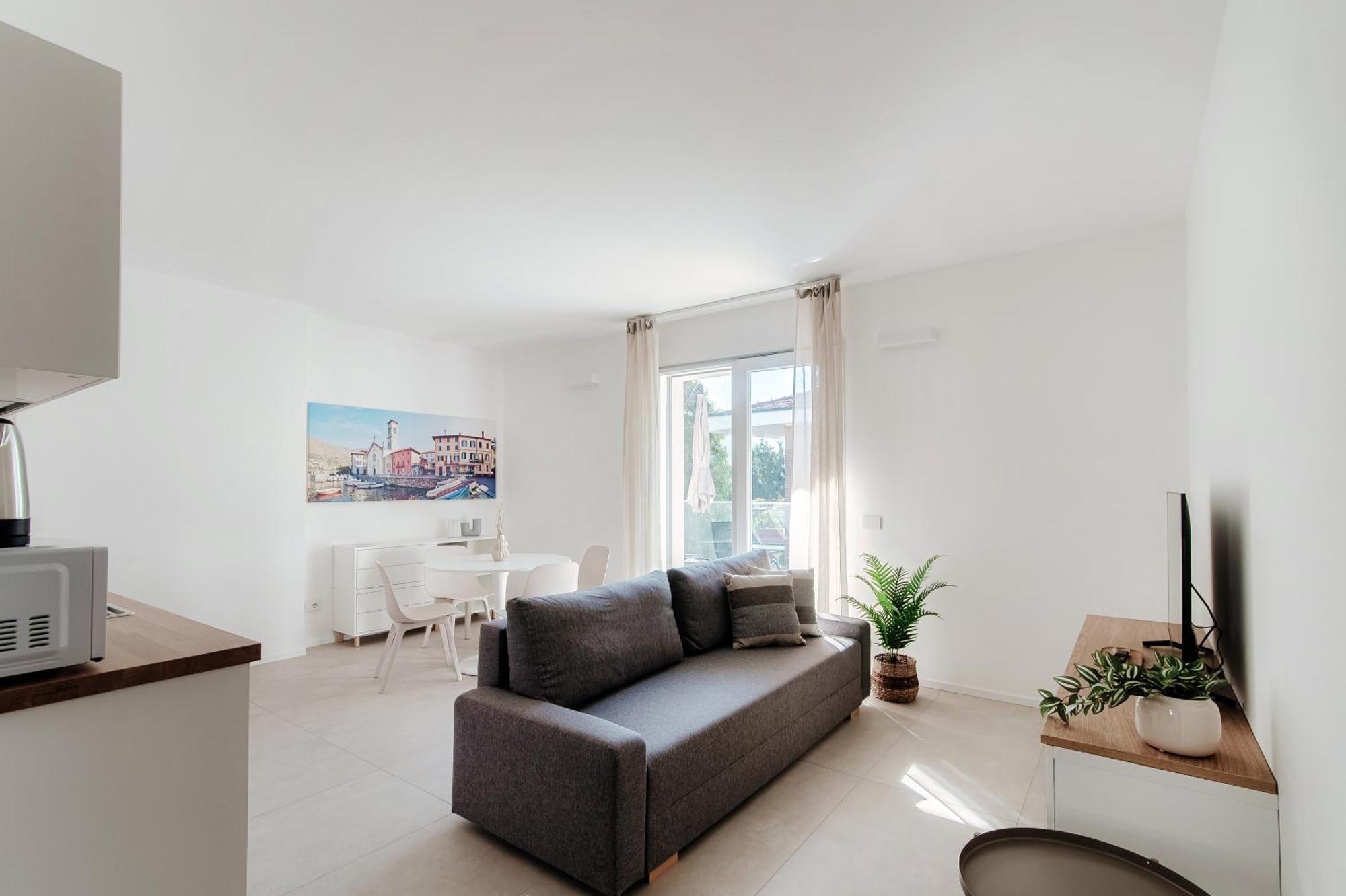 Lario Suite Apartments By Quokka 360 - With Parking Next To Como City Zewnętrze zdjęcie