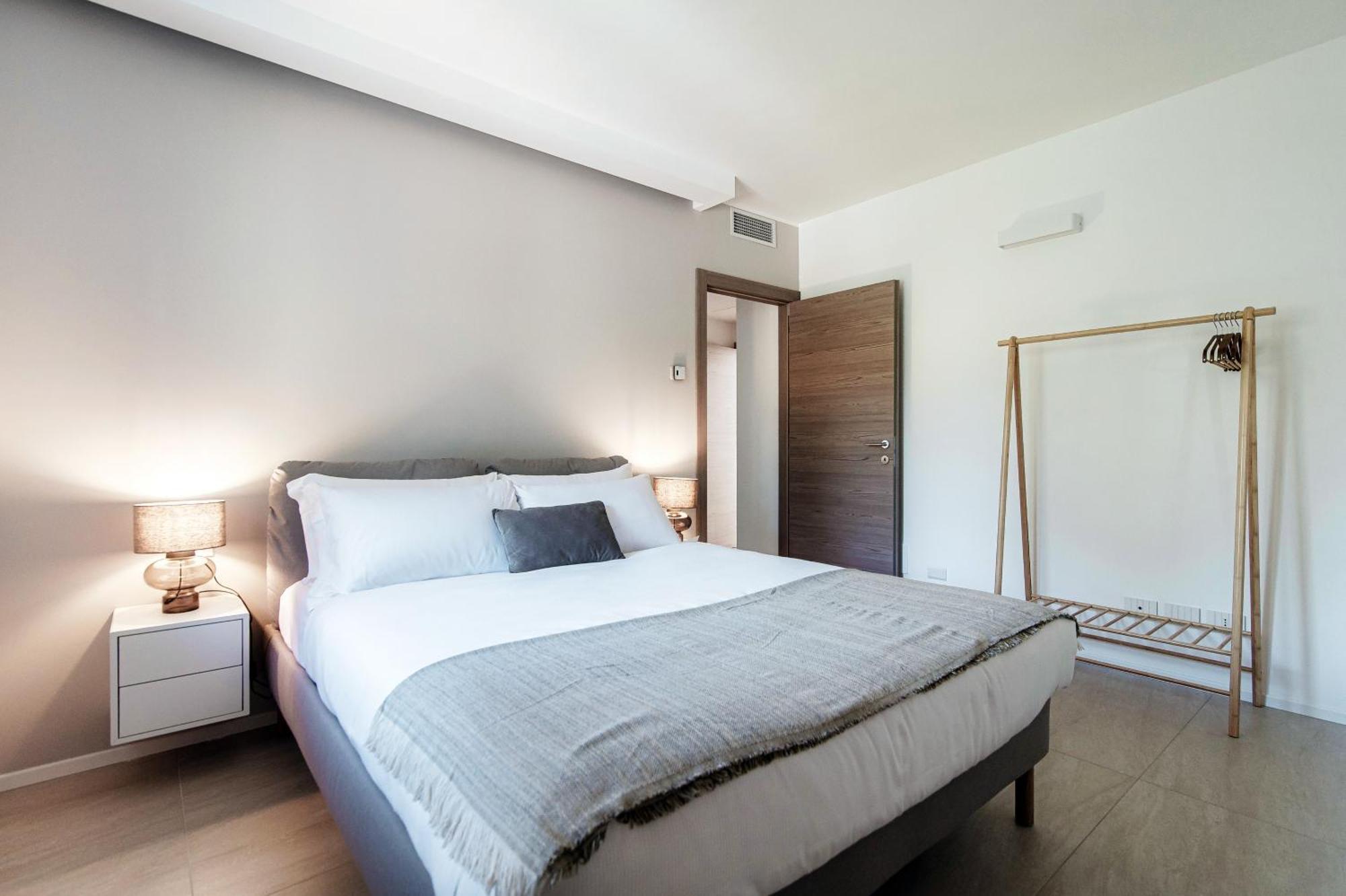Lario Suite Apartments By Quokka 360 - With Parking Next To Como City Zewnętrze zdjęcie